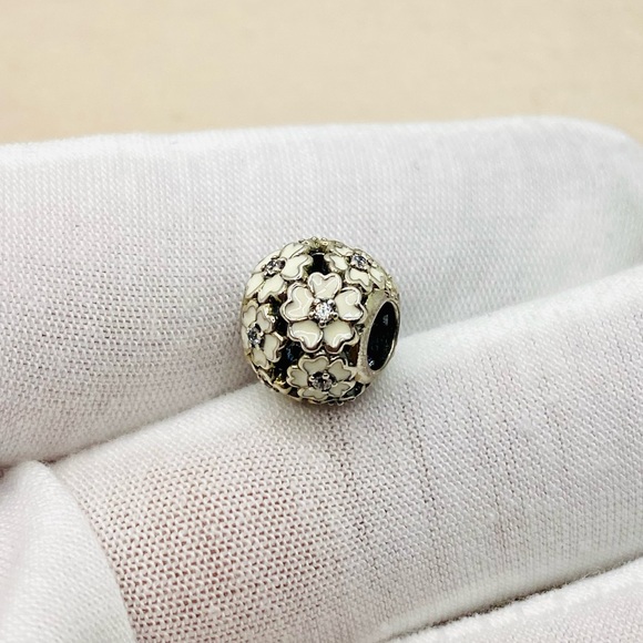 EUC Pandora 791488EN12 Silver Primrose Meadow Openworks Charm w/ White Enamel - Picture 3 of 8